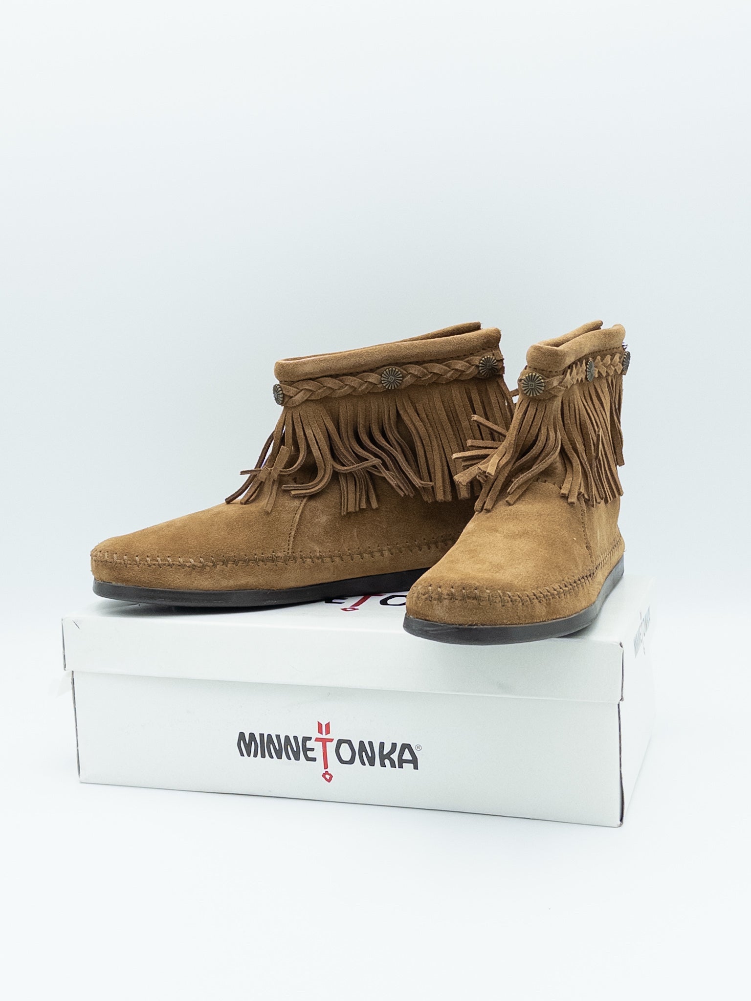 Minnetonka Caramel Fringe Leather 7.5 Moccasins