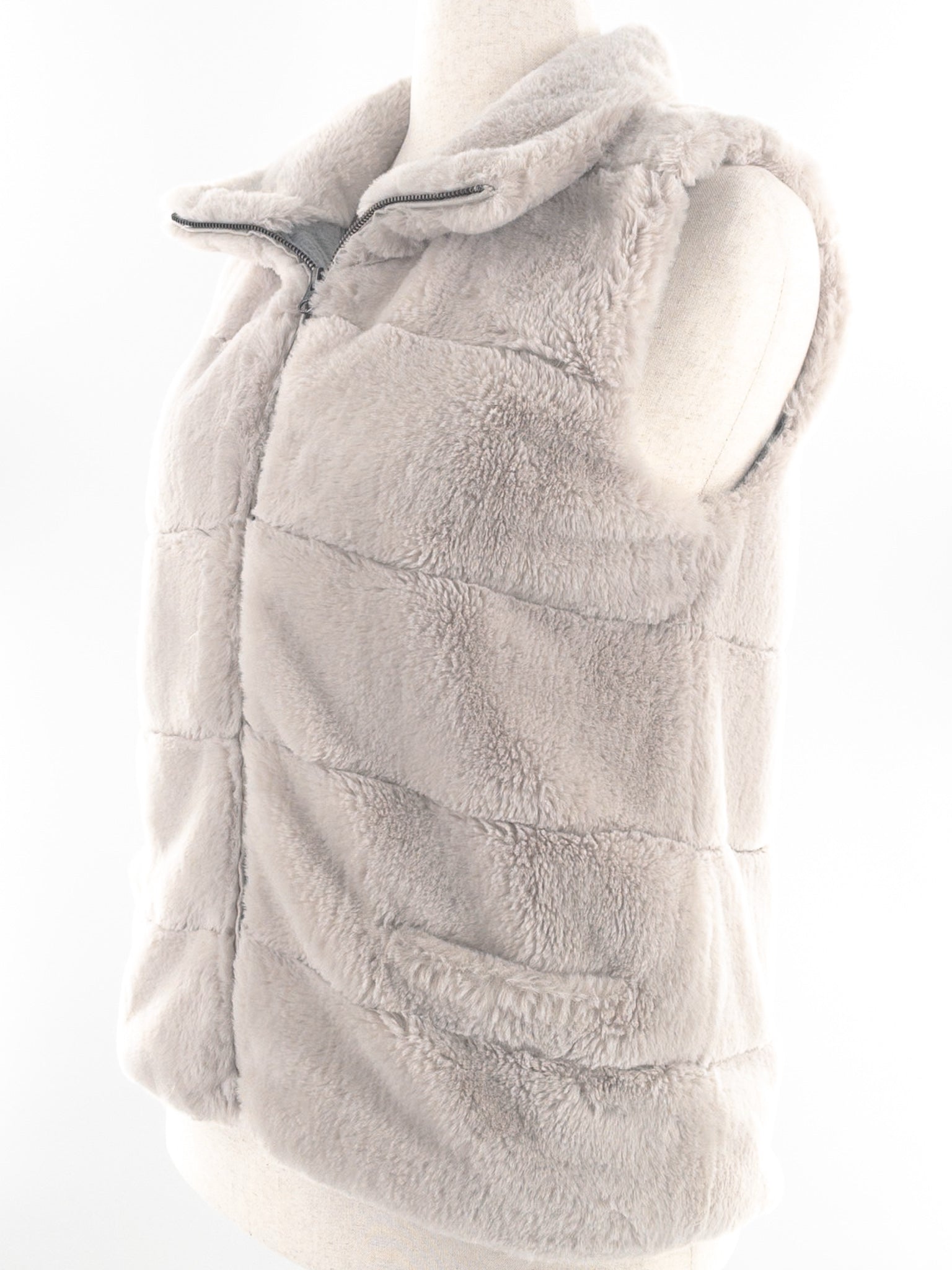 Dylan Ivory Fuzzy Polyester Size M Vest
