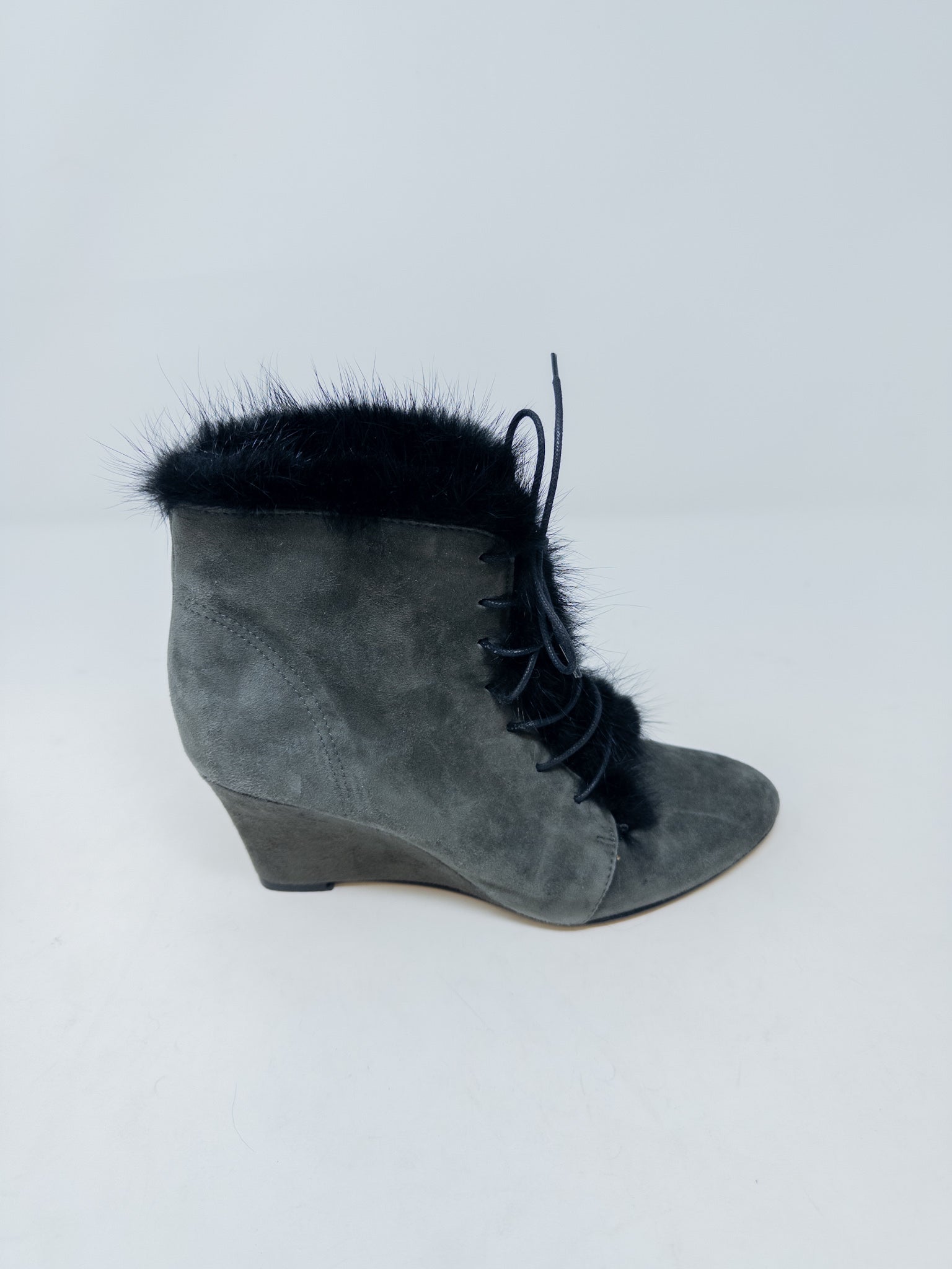 Vero Cuoio Gray Suede 6.5 Bootie