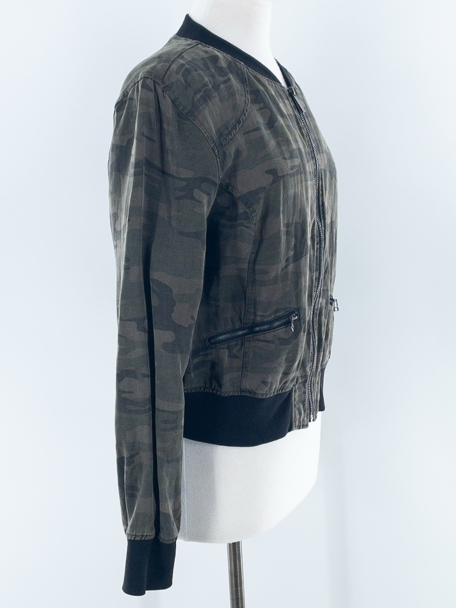 Sanctuary Olive Camoflage Tencel Blend Size M Jacket