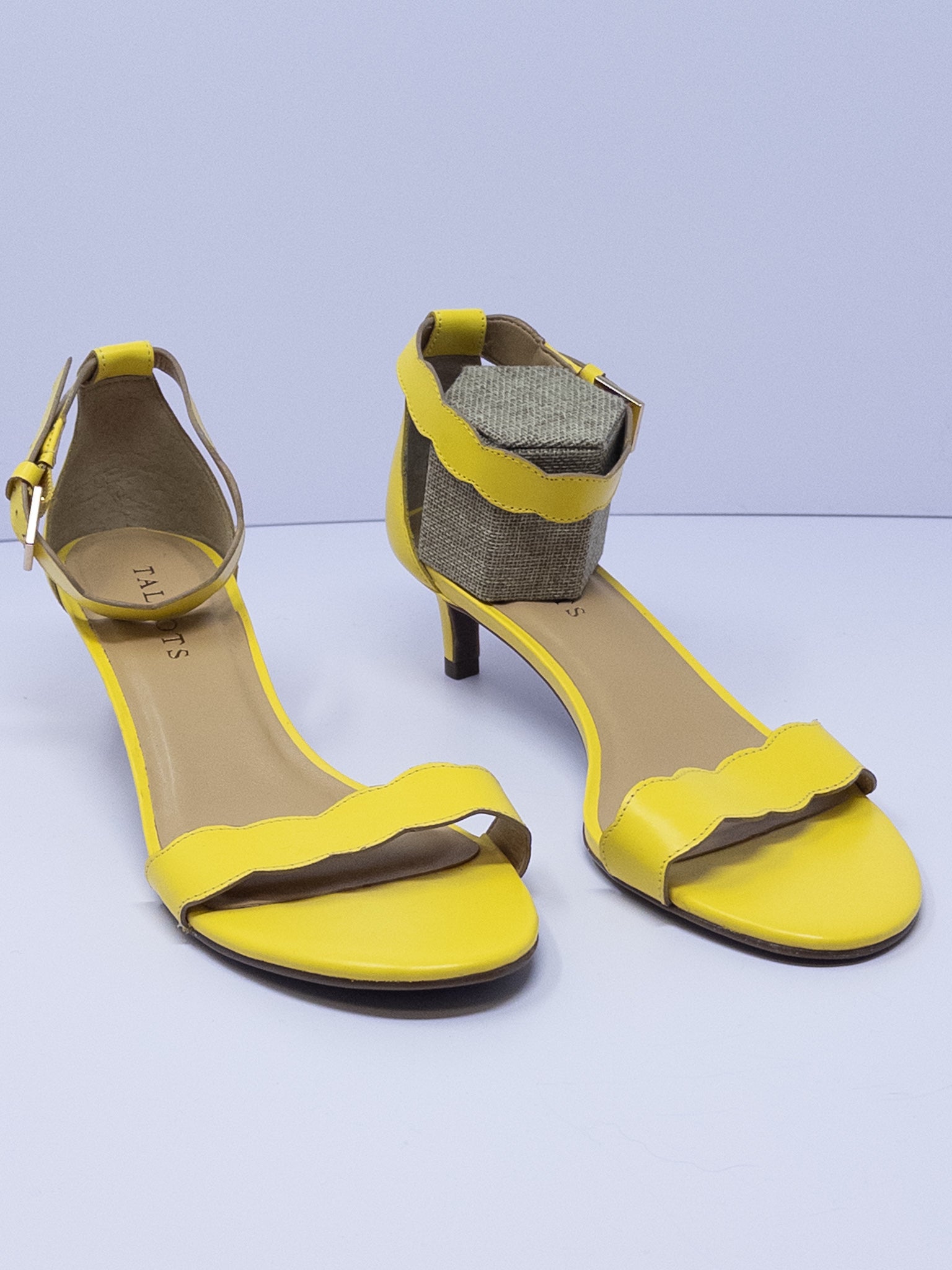 Talbots Yellow Metallic Leather 7.5 Sandals