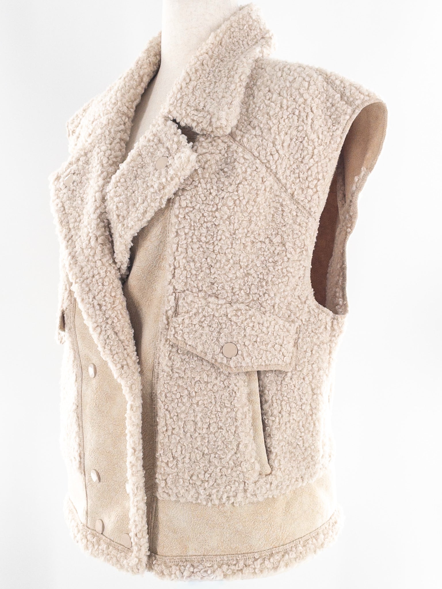 Mainstream Boutique Ivory Fleece Polyester Size M Vest
