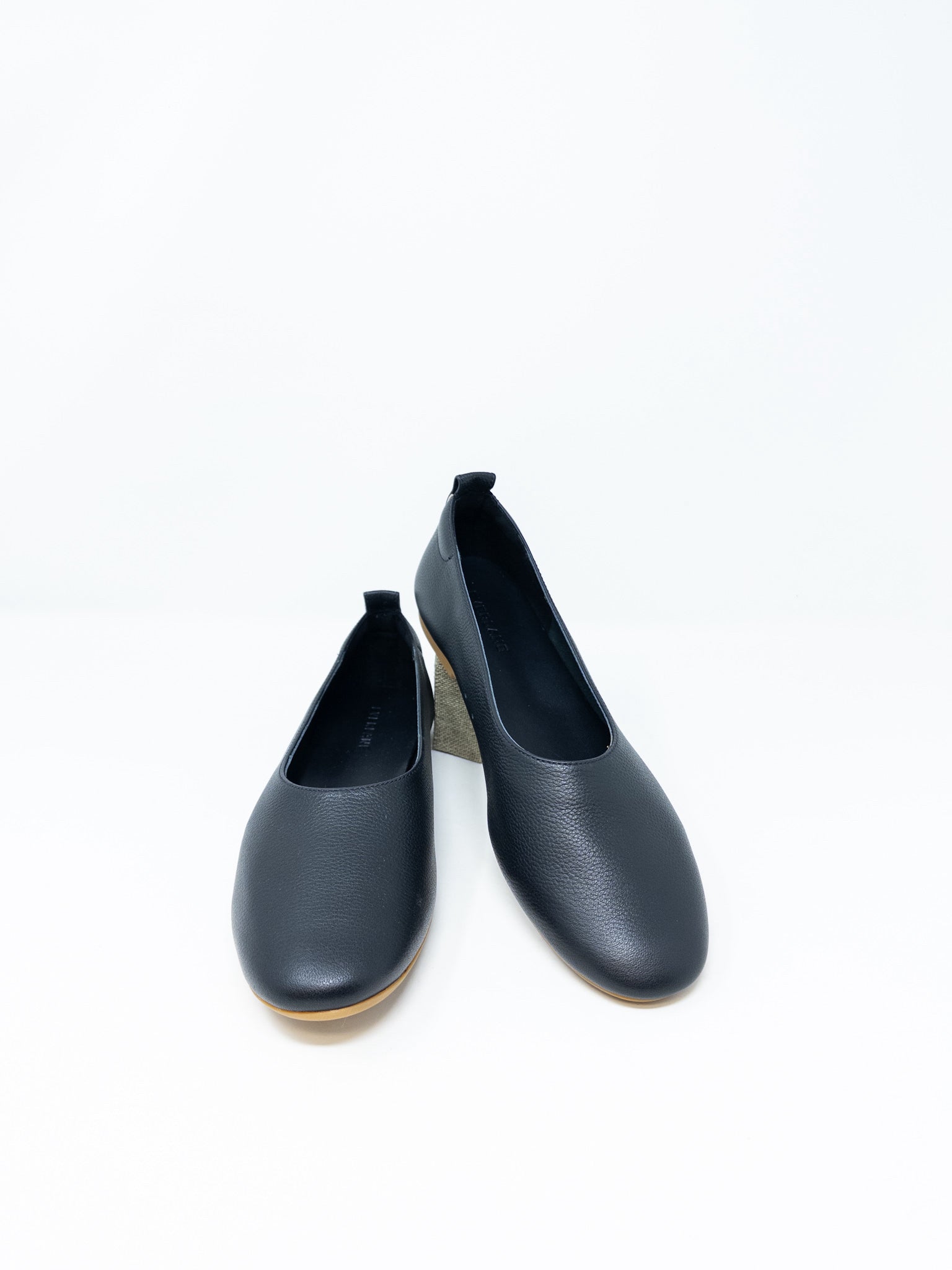 Everlane Black Pebble Leather 9 Flats