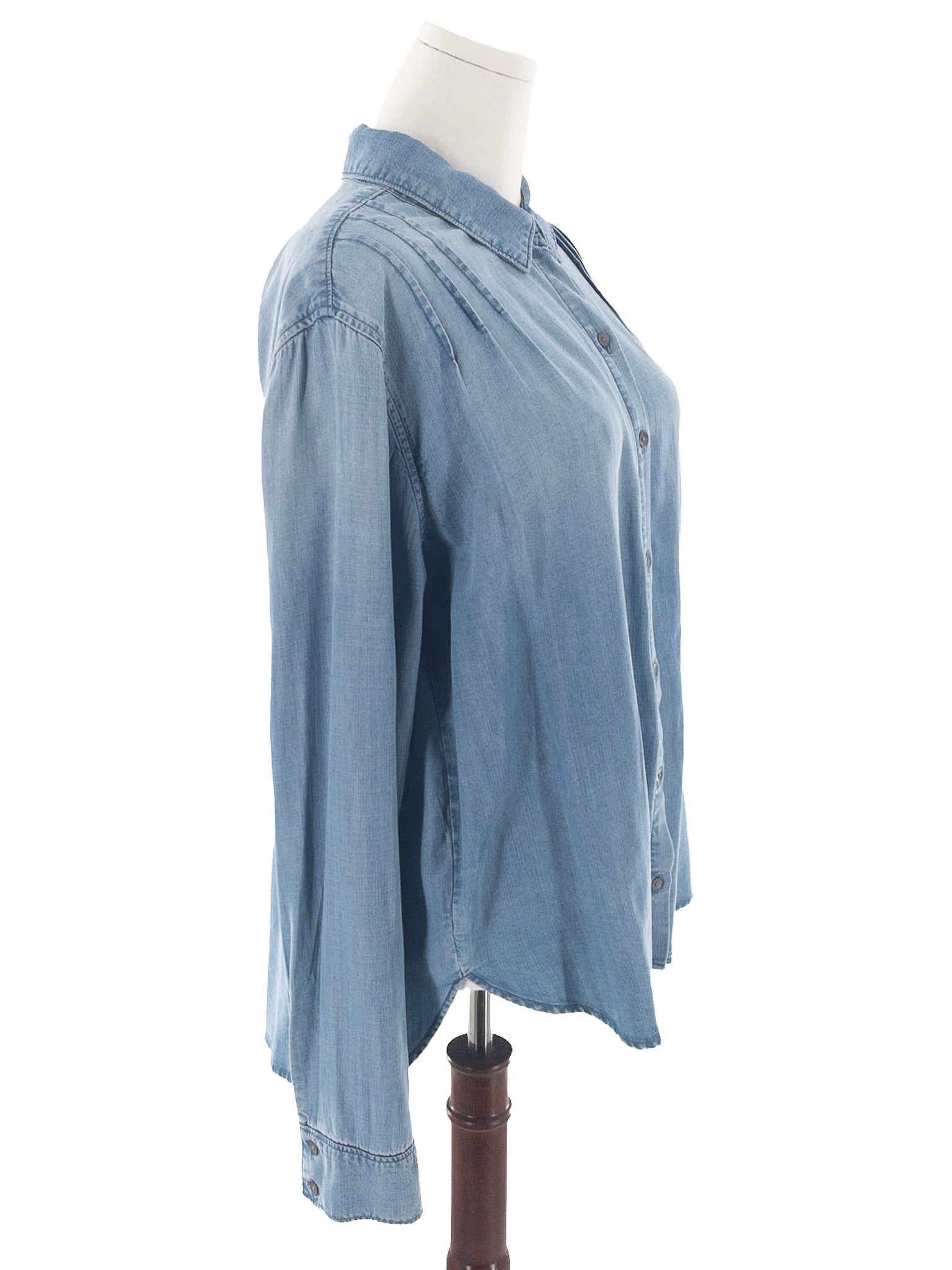 Cloth & Stone Blue Washed Chambray Button Down Size XL Blouse