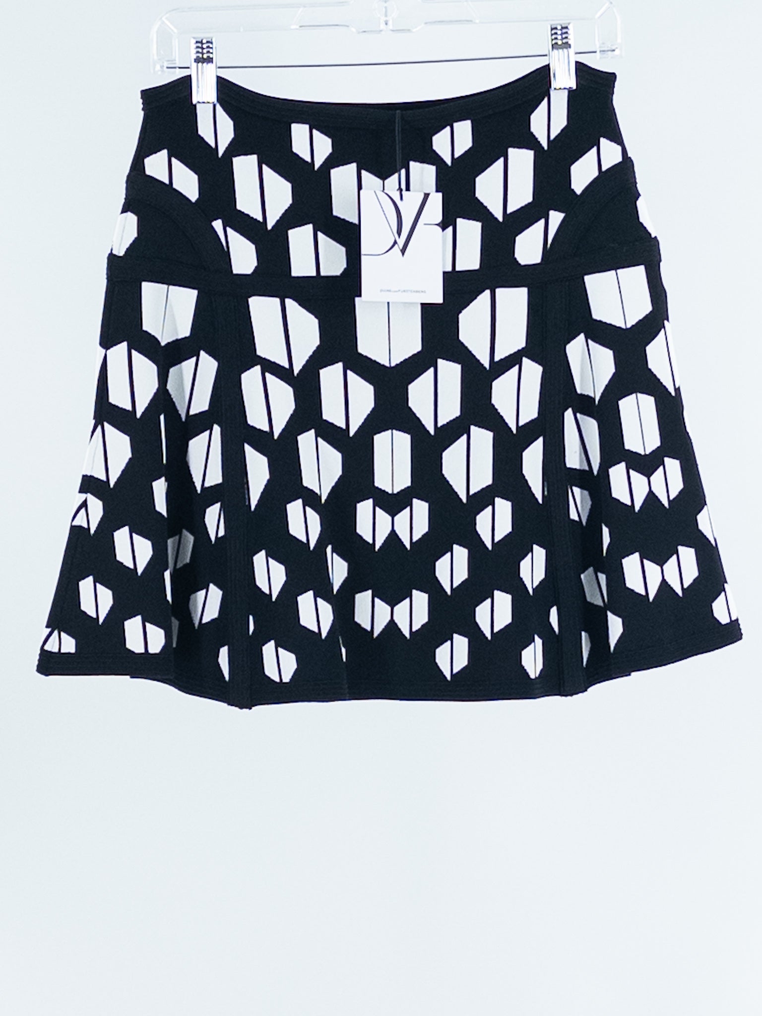 Diane Von Furstenberg Black White Print Rayon Blend Size M Skirt