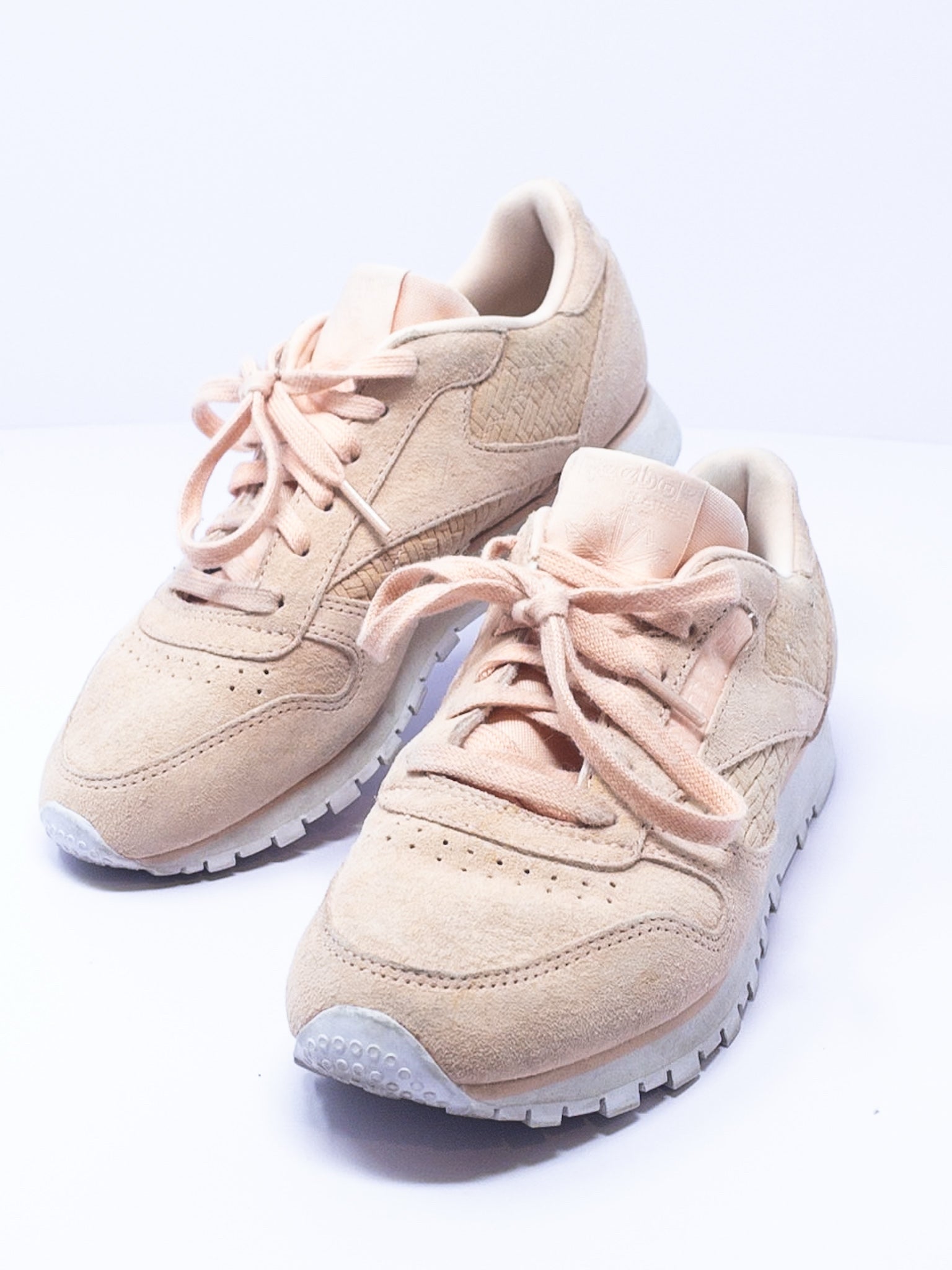 Reebok Pale Peach Tie Fabric 6.5 Sneakers